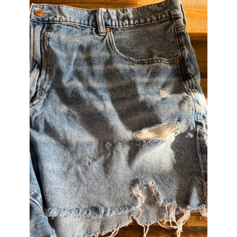 AMERICAN EAGLE Distressed Denim Shorts Women 20 Blue Raw Hem Y2K Streetwear - Picture 2 of 6